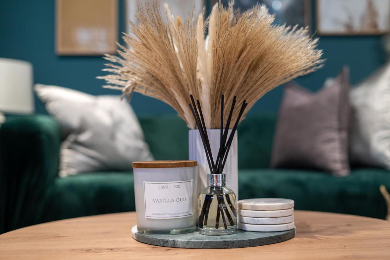 Spring Mount Huge Luxury Full Apartment- Harrogate Centre-Two Extremely Comfy Kingsize Bedrooms-Fully Equipped Modern Kitchen-Cosy Living Room With Huge Tv المظهر الخارجي الصورة