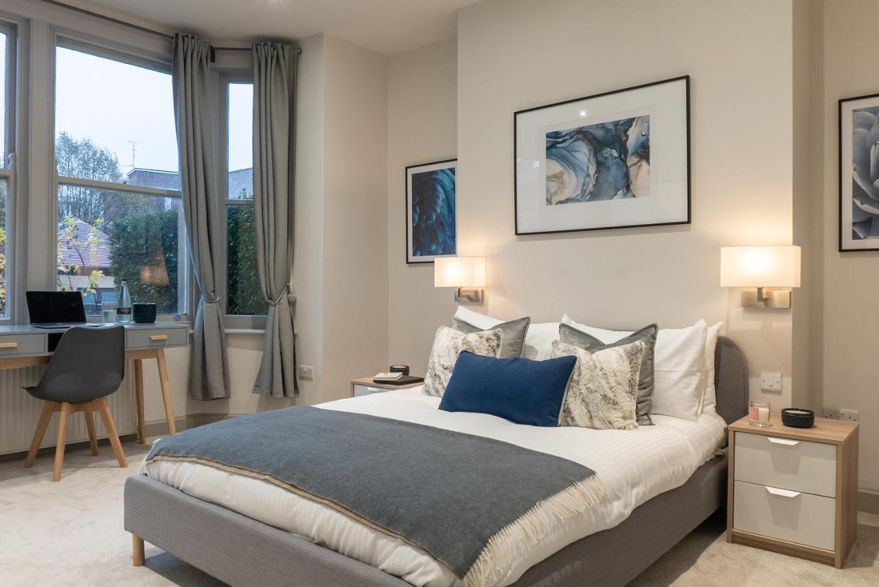 Spring Mount Huge Luxury Full Apartment- Harrogate Centre-Two Extremely Comfy Kingsize Bedrooms-Fully Equipped Modern Kitchen-Cosy Living Room With Huge Tv المظهر الخارجي الصورة