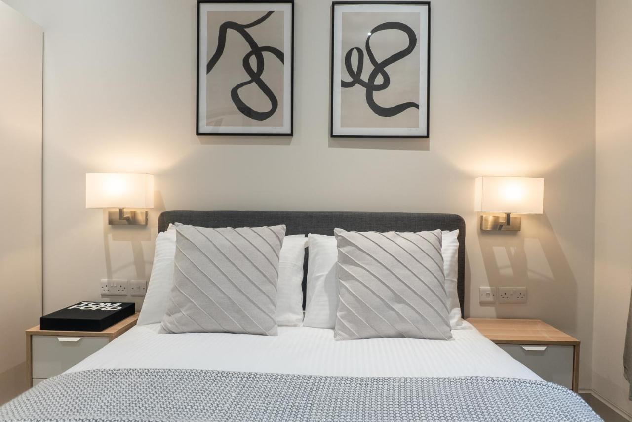 Spring Mount Huge Luxury Full Apartment- Harrogate Centre-Two Extremely Comfy Kingsize Bedrooms-Fully Equipped Modern Kitchen-Cosy Living Room With Huge Tv المظهر الخارجي الصورة